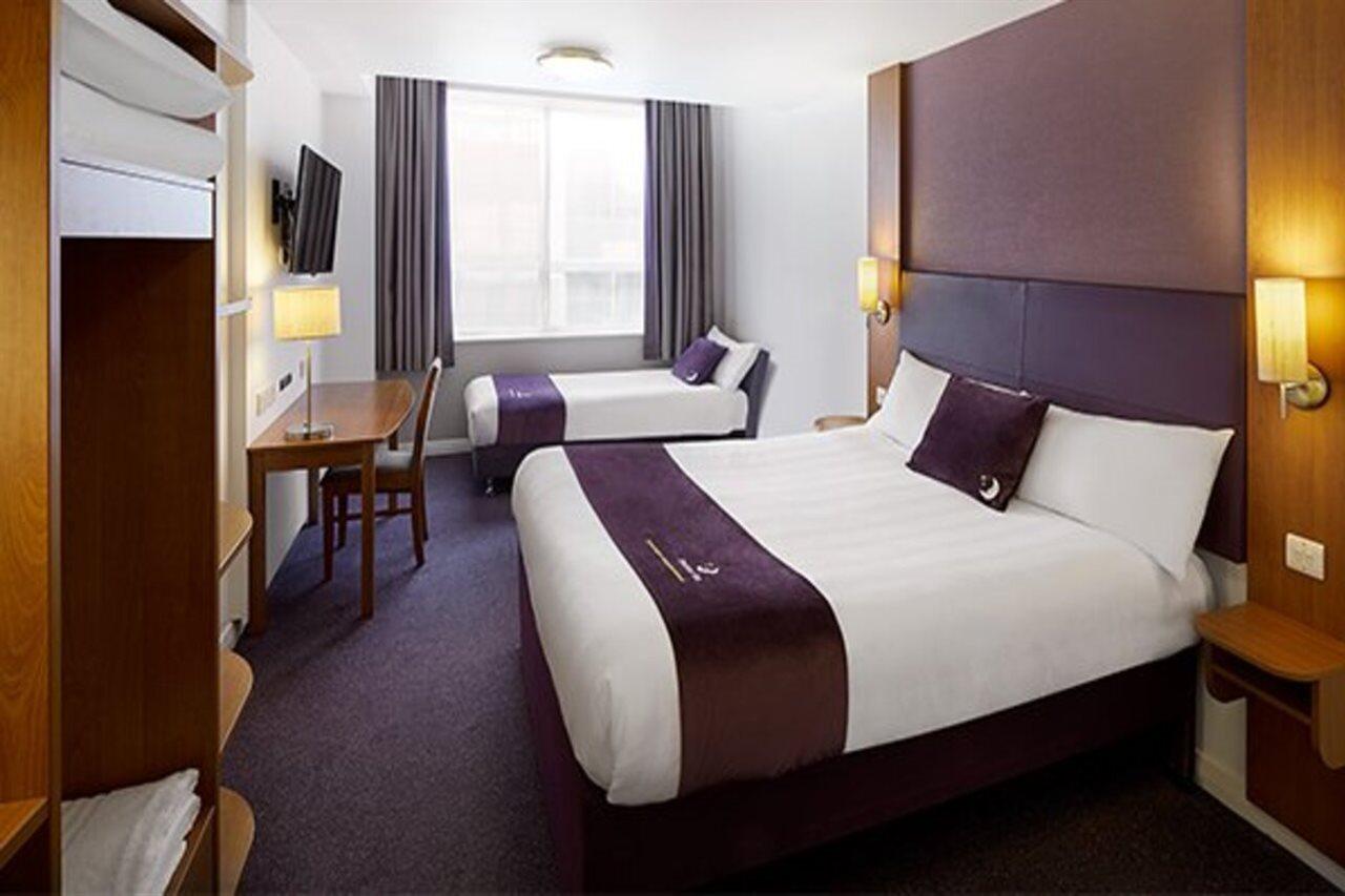 Premier Inn Warrington South Exterior foto