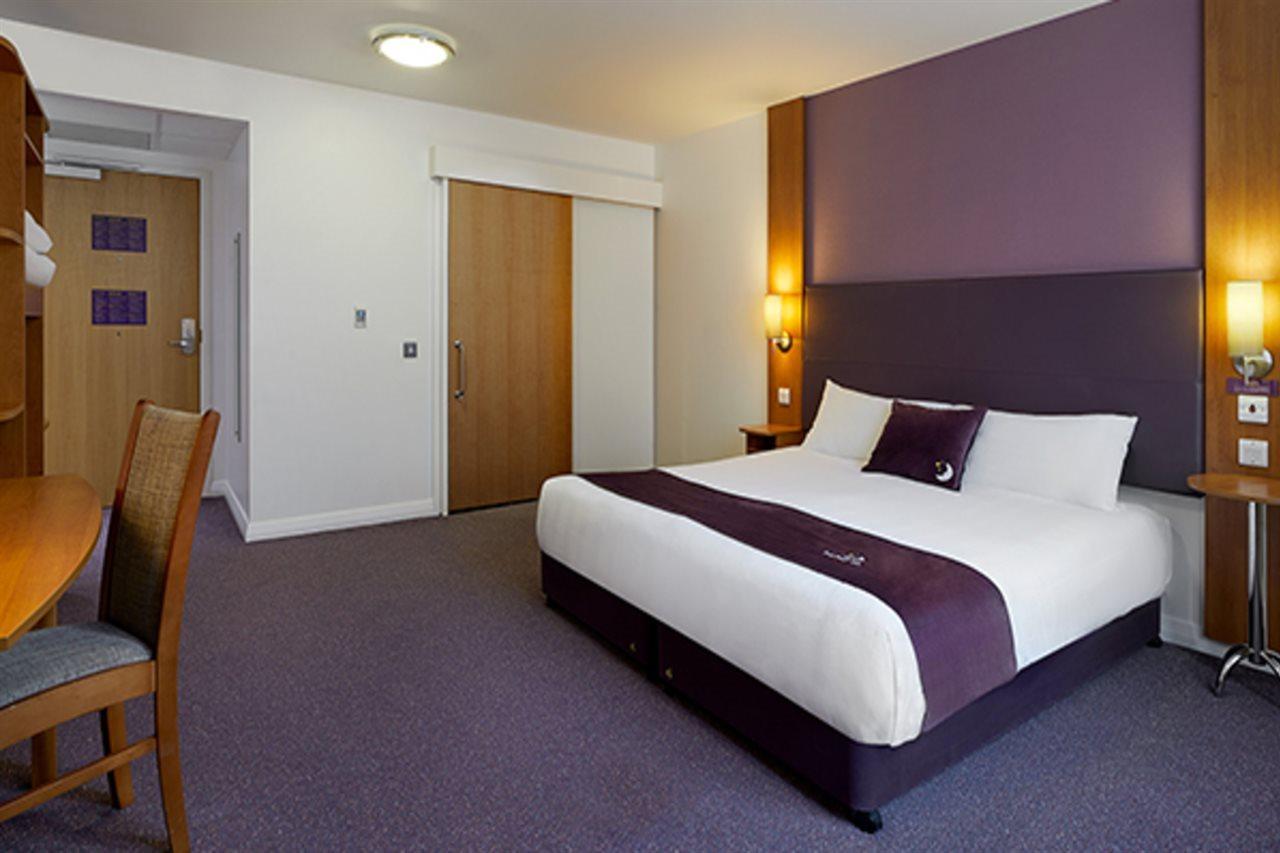 Premier Inn Warrington South Exterior foto